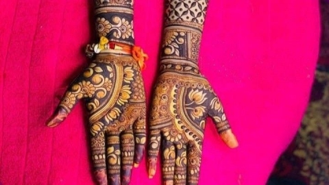 Mehndi Artist