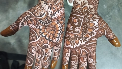 Mehndi Artist
