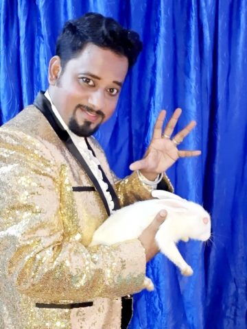 Magician R K Sakar