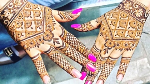 Mehndi Artist 