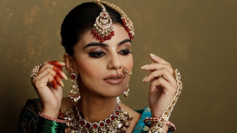 	Arooba Samrin Makeup Artist