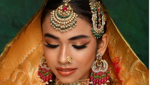 	Arooba Samrin Makeup Artist