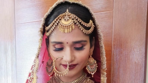 	Arooba Samrin Makeup Artist