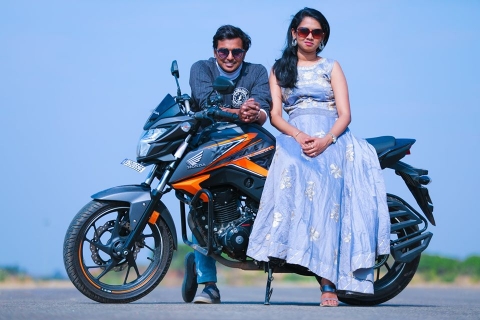 Prakruthi Foto Flash	