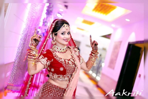 Aakriti Photo Studio	