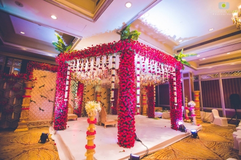 Flower Pillar Wedding Decorati