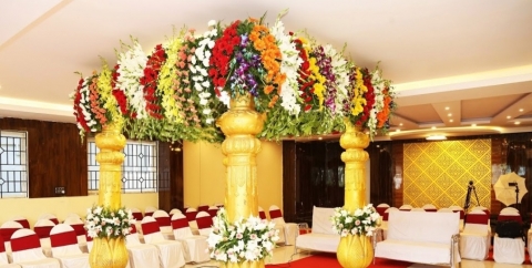 4 Pillars Elegant Flower Bouqu