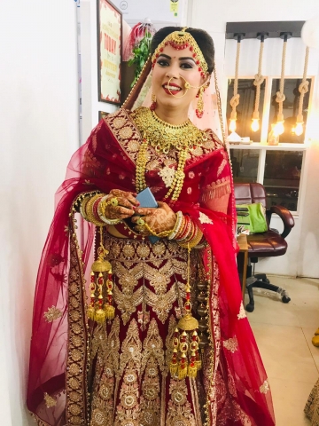 	Tripti Garg Makeup Artist