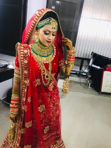 	Tripti Garg Makeup Artist