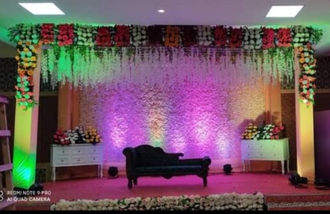 Extrusive flower decoration