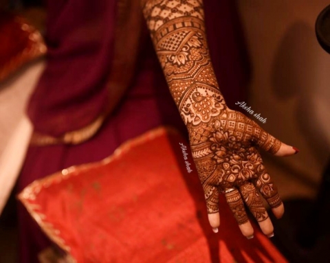 Aksha Shah Mehendi Designer
