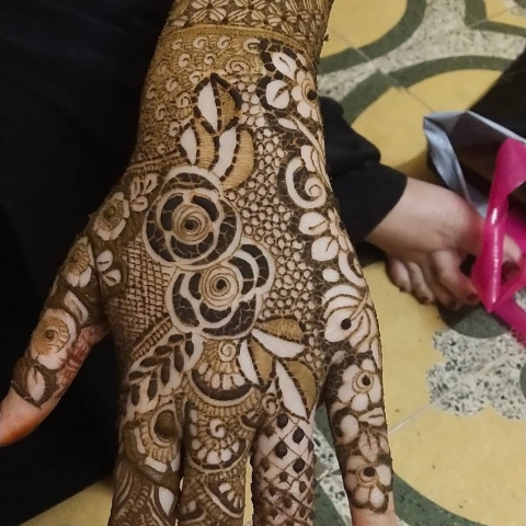 Farhin Mehndi Artist