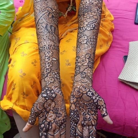 Farhin Mehndi Artist