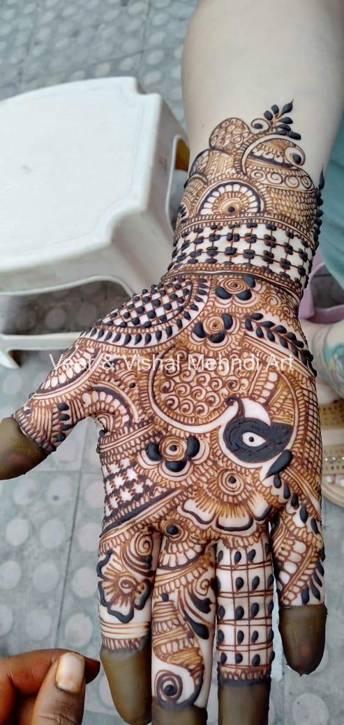 Karwa Chauth 2023 Mehndi Design back hand mehndi design simple and  beautiful - Karwa Chauth 2023 Mehndi Design: करवा चौथ पर लगाएं पिया के नाम की  मेहंदी, देखिए बैक हैंड के लिए