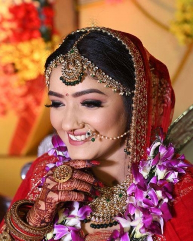 Jssmakeovers and Makeup Academ