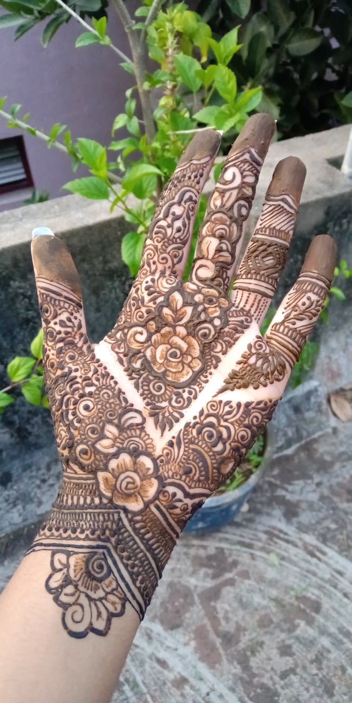 Raksha Bandhan Mehndi Design : रक्षाबंधन पर लगाए अपने हाथों पर यह लेटेस्ट  मेहंदी डिजाइन - Full Mehndi Design