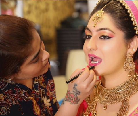 Komal Mahendru Makeup Artist