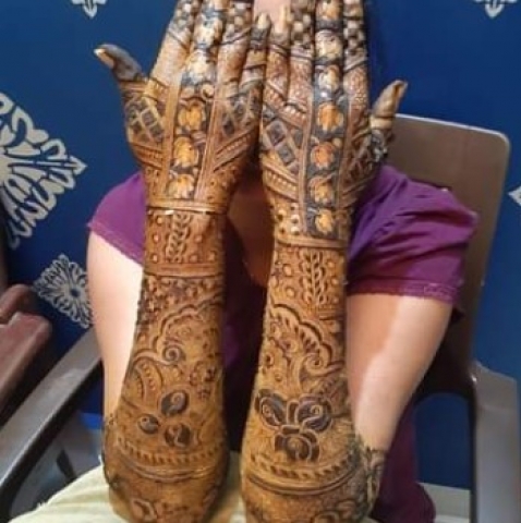 Maijabin Mahendi Artist