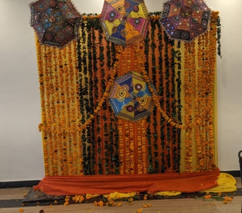 Sunny Flower Decorator