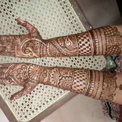 Sowmiyas Henna