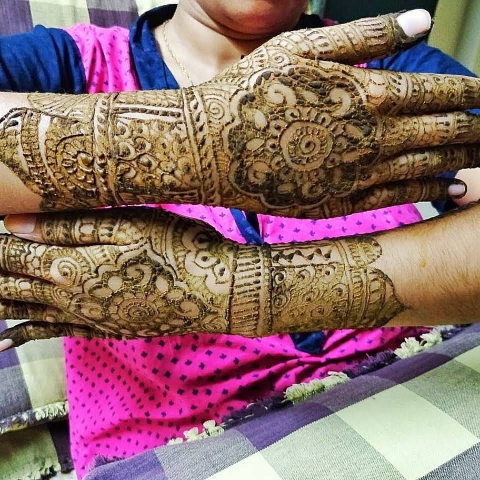 Sowmiyas Henna