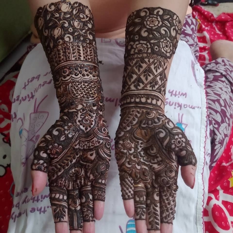 Ruksar Mehndi Artist