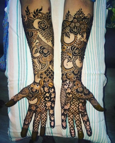 Javeriya Ayesha Mehndi Artist
