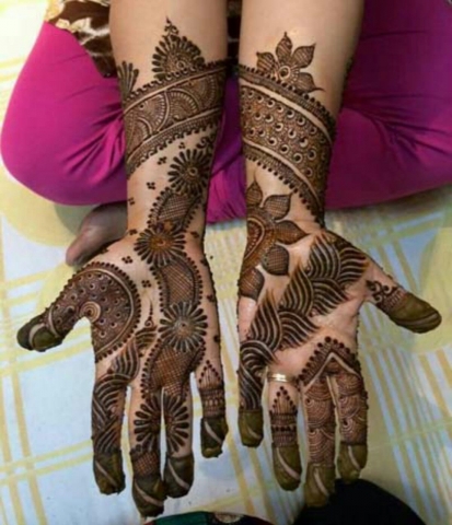 Javeriya Ayesha Mehndi Artist
