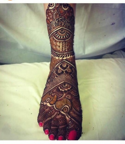 Javeriya Ayesha Mehndi Artist