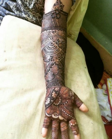 Javeriya Ayesha Mehndi Artist