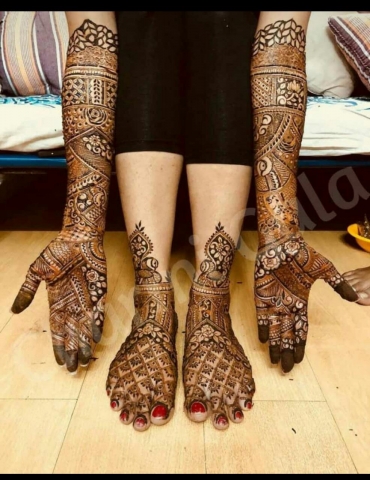 Javeriya Ayesha Mehndi Artist