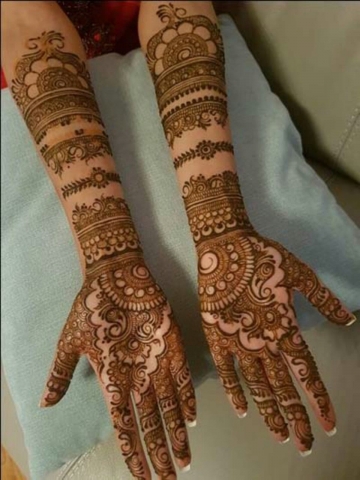 Javeriya Ayesha Mehndi Artist