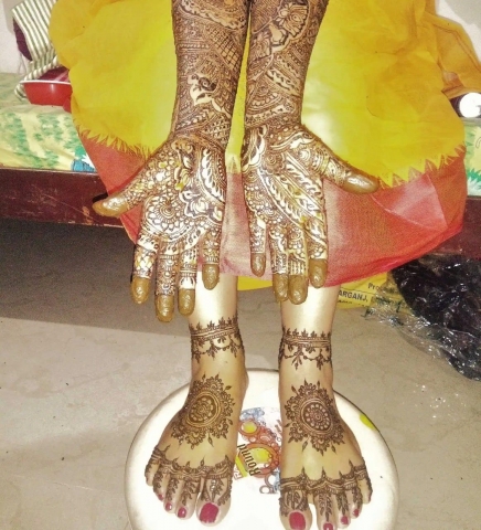 Sapna Mehendi Artist