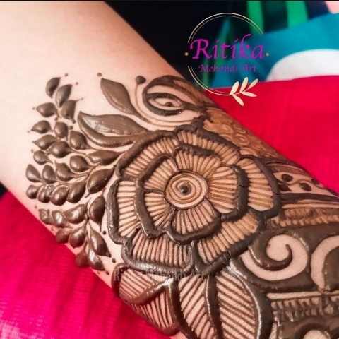 Ritika Mehendi Artist