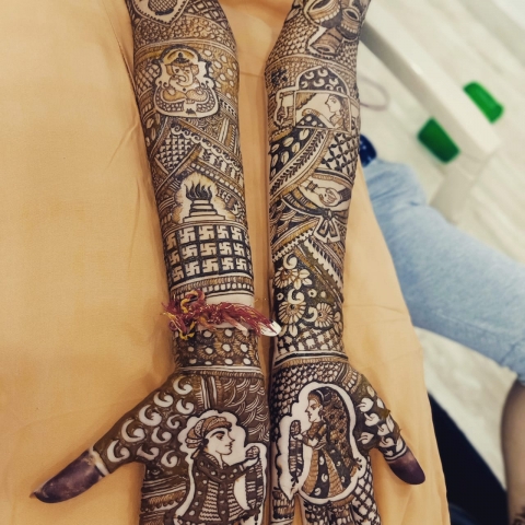 Taj mehandi Art	