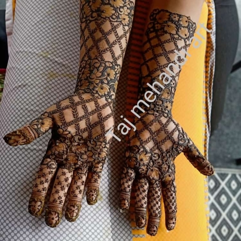Taj mehandi Art	