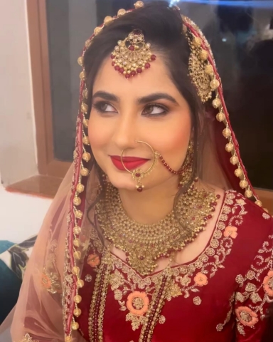 Divyani Professional Make up a