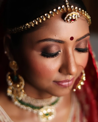 Divyani Professional Make up a