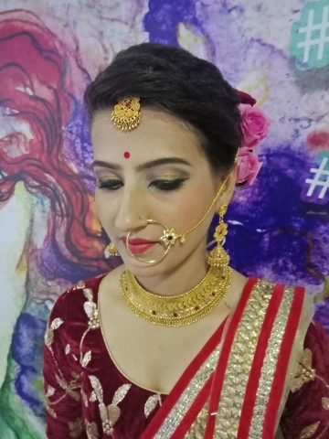 Jaya Manral Makeup Artist