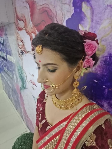 Jaya Manral Makeup Artist