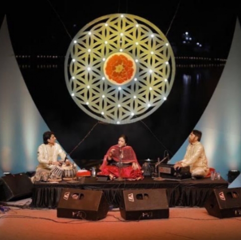 Singer Rashmi Agarwal