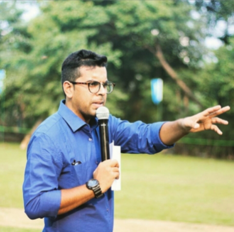 Anchor Nitish Sharma