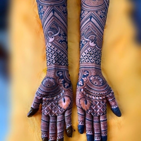 Khushi Shah Bridal Mehendi Art