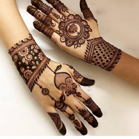 Khushi Shah Bridal Mehendi Art