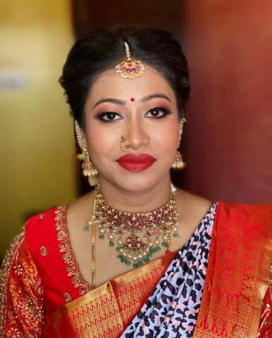 Heena Khan Makeup Artist	