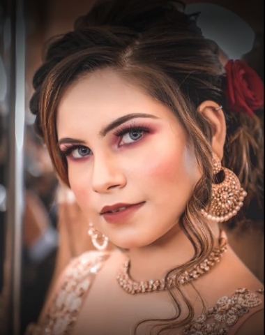 Sonali Aggarwal Makeup Artistr