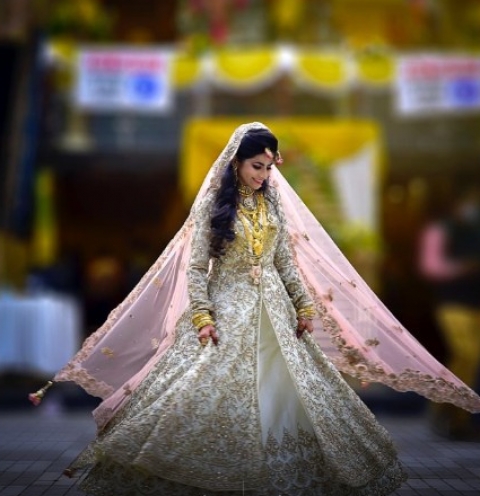 A Spectacular Mumbai Wedding With Major #OutfitInspo And A Touch Of Bling!  | Indian wedding dress, Indian bridal outfits, Indian bride