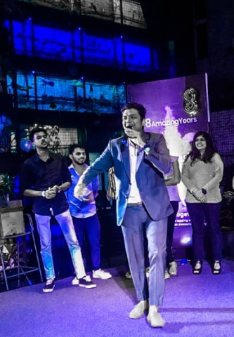 Anchor Ashutosh Agarwal