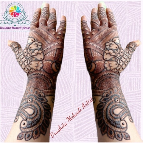 Vrushita Mehndi Artist