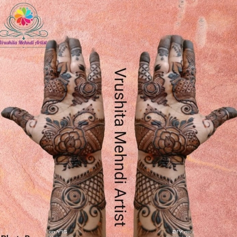 Vrushita Mehndi Artist